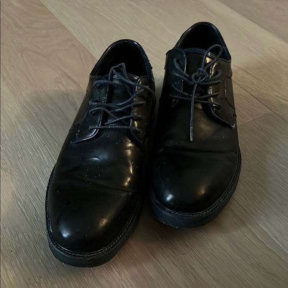 Aldo Black Leather Oxfords with Glossy Finish - Picture 4 of 8